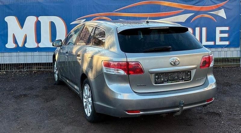 Gebraucht Toyota Avensis Executive 177 PS (130 kW) 2010 Silber Kombi