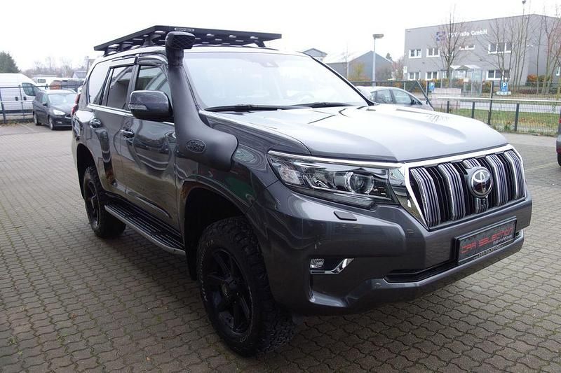 Gebraucht Toyota Land Cruiser 204 PS (150 kW) 2023 Grau SUV