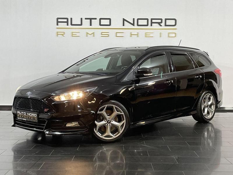 Schwarz Gebraucht 2017 Ford Focus ST Limousine | 13.990 € (Fairer Preis) - Bild 1/4