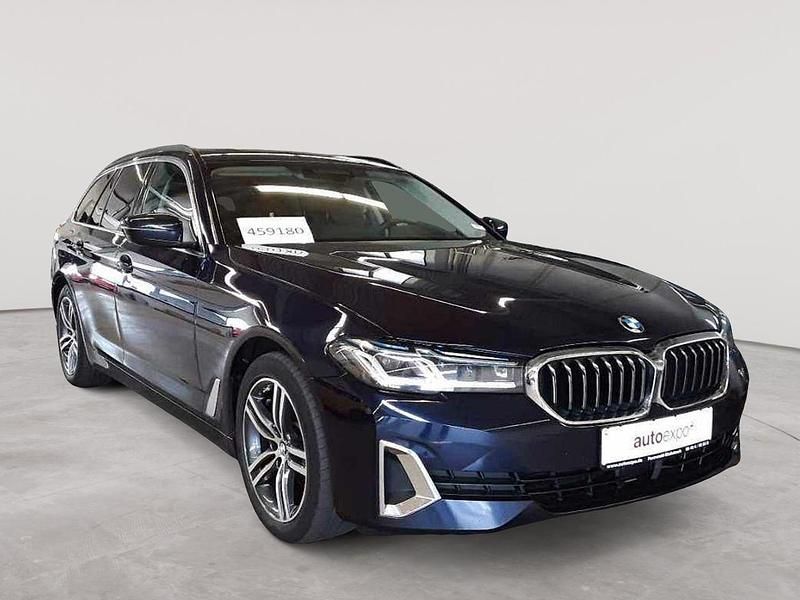 Tansanitblau metallic Gebraucht 2022 BMW 520 Luxury Line Kombi | 25.990 € (Fairer Preis) - Bild 1/4