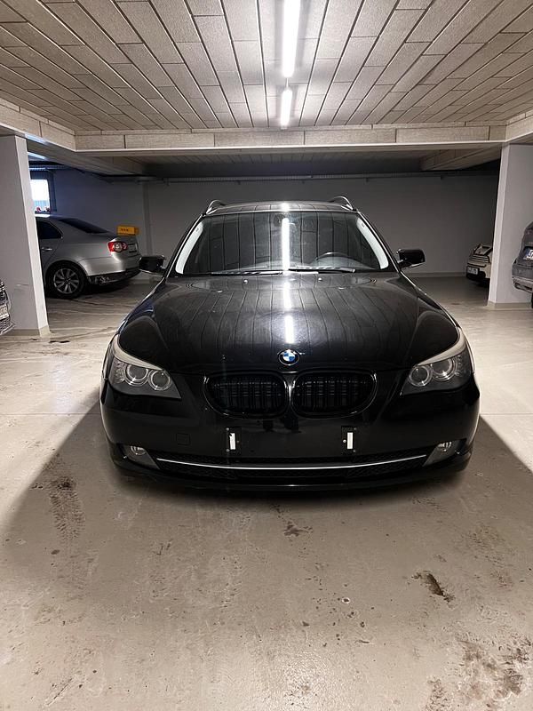 Schwarz Gebraucht 2009 BMW 520 Kombi | 5.350 € (Fairer Preis) - Bild 1/4