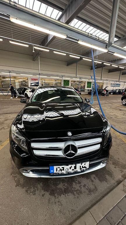 Gebraucht Mercedes GLA220 180 PS (132 kW) 2016 Schwarz SUV
