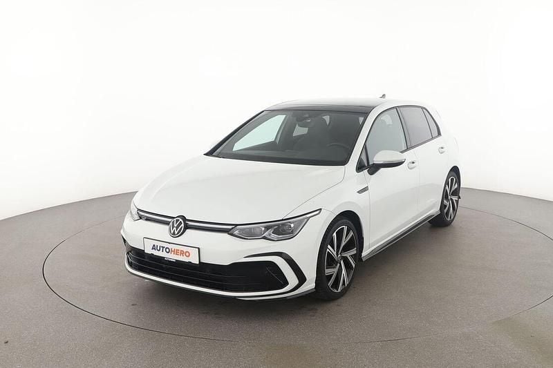 Weiß Gebraucht 2022 VW Golf VIII R-line Limousine | 22.370 € (Guter Preis) - Bild 1/3