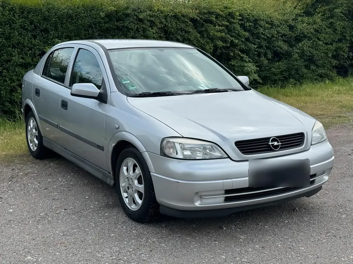 Gebraucht Opel Astra 106 PS (77 kW) 2001 Silber Limousine
