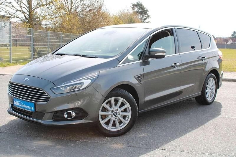 Gebraucht Ford S-MAX Titanium 160 PS (117 kW) 2017 Schwarz Van / Kleinbus