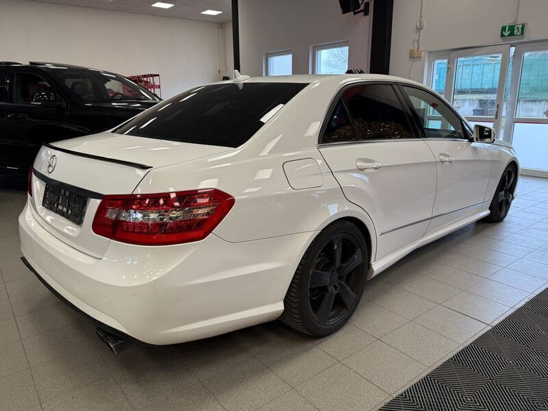 Gebraucht Mercedes E220 AMG 170 PS (125 kW) 2013 Weiß Limousine