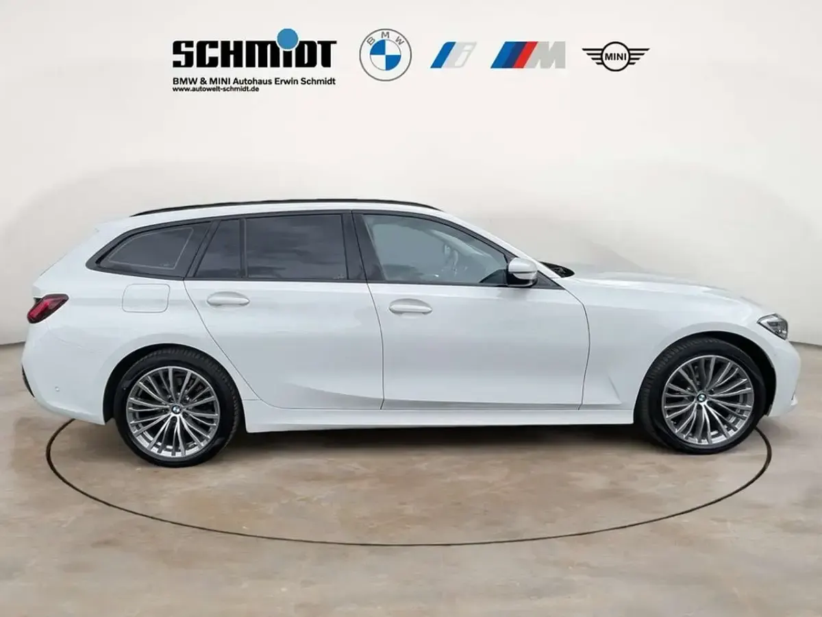 Gebraucht BMW 320 Sport Line 190 PS (139 kW) 2023 Alpinweiß uni Kombi