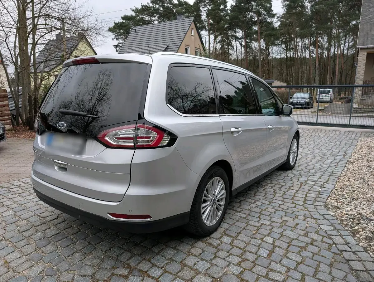 Gebraucht Ford Galaxy 150 PS (110 kW) 2016 Silber Van / Kleinbus
