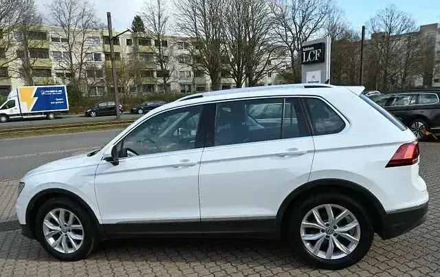 Gebraucht VW Tiguan Highline 150 PS (110 kW) 2020 Weiß SUV