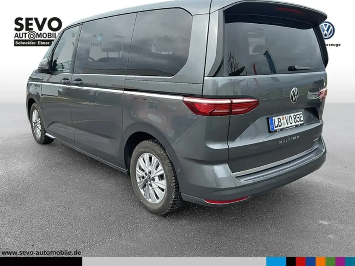 Gebraucht VW Multivan Style 150 PS (110 kW) 2022 Grau Van / Kleinbus