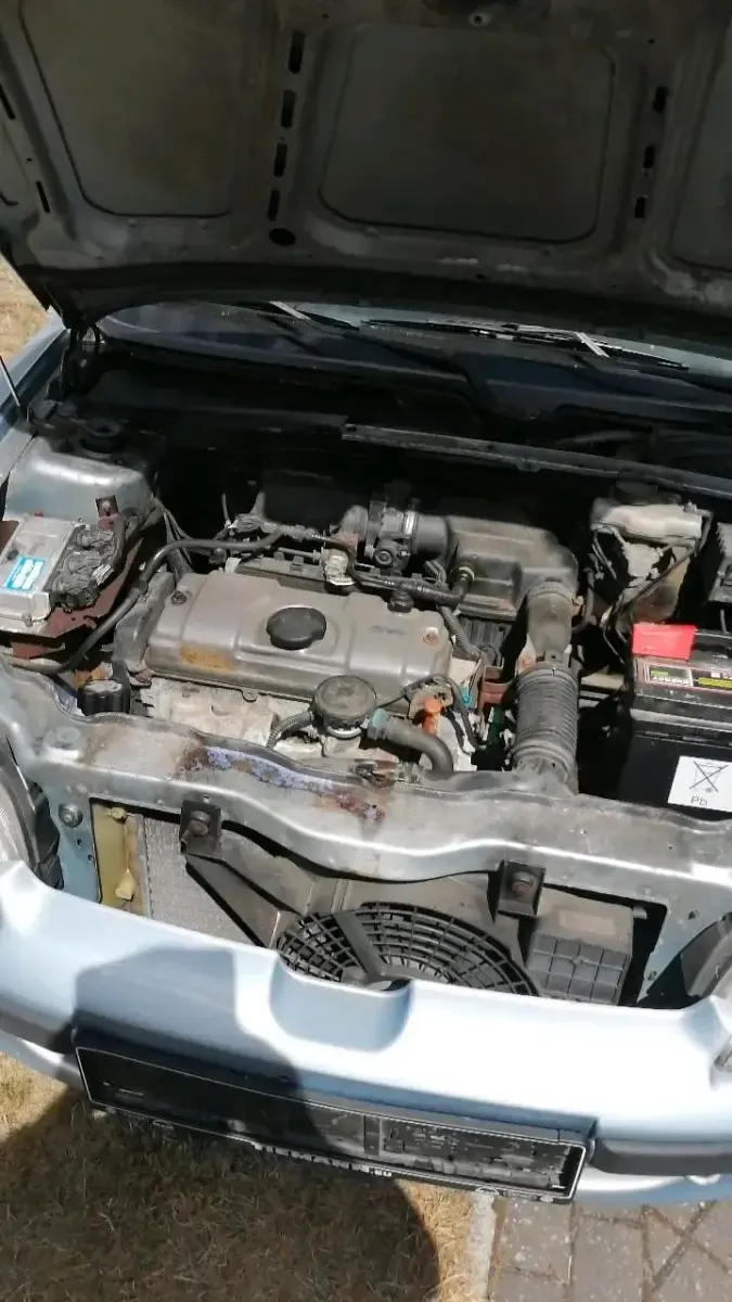 Gebraucht Peugeot 106 60 PS (44 kW) 2001 Blau Kleinwagen