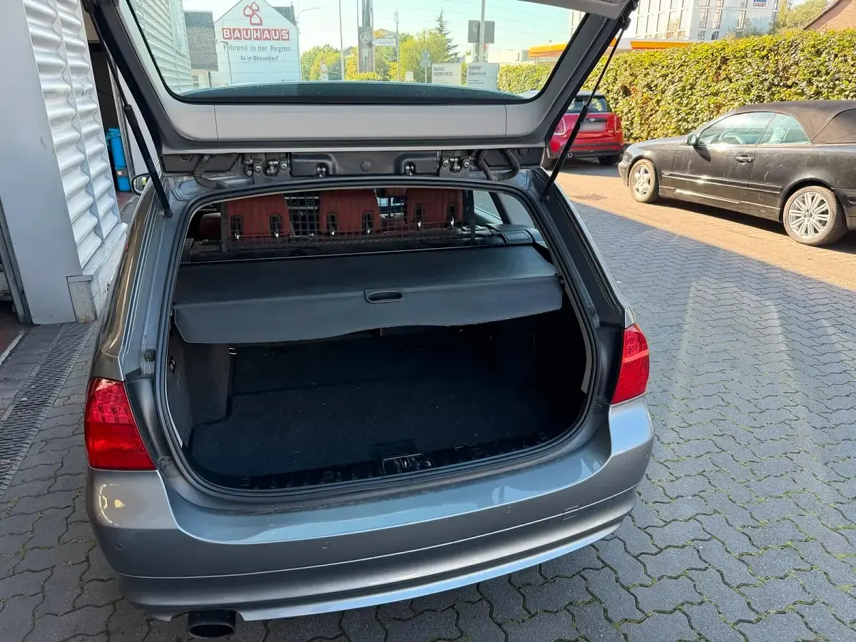 Gebraucht BMW 318 143 PS (105 kW) 2011 Silber Kombi