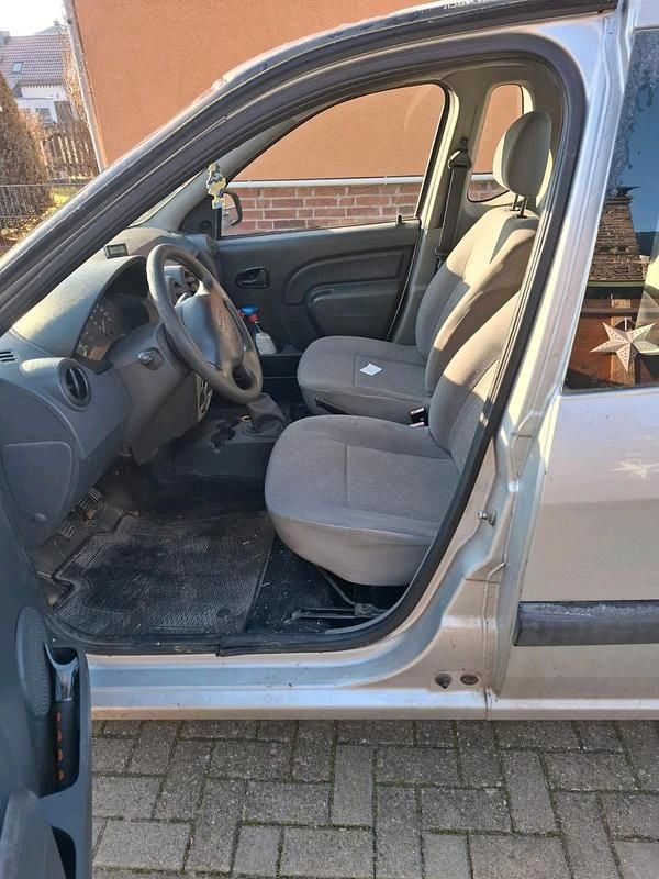 Grau Gebraucht 2010 Dacia Logan Abholung | 3.500 € - Bild 1/4