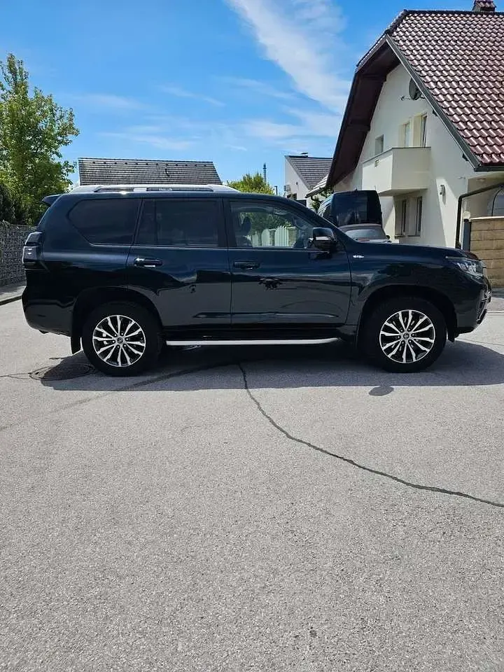 Gebraucht Toyota Land Cruiser TEC-Edition 204 PS (150 kW) 2021 Schwarz metallic SUV