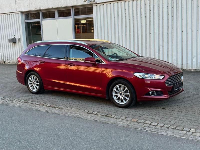 Gebraucht Ford Mondeo Titanium 165 PS (121 kW) 2019 Rot Limousine