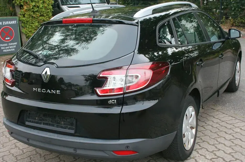 Gebraucht Renault Mégane LIMITED 110 PS (80 kW) 2015 Schwarz Limousine
