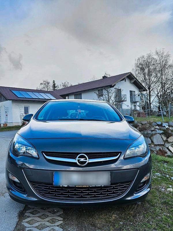 Gebraucht Opel Astra 140 PS (102 kW) 2013 Grau Kleinwagen