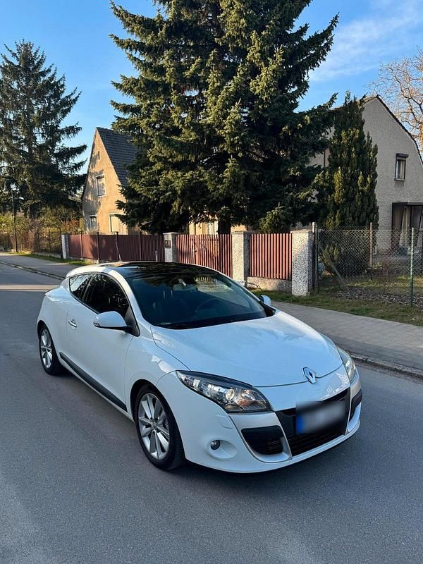 Gebraucht Renault Mégane Coupé Night&Day 131 PS (96 kW) 2010 Weiß Coupé