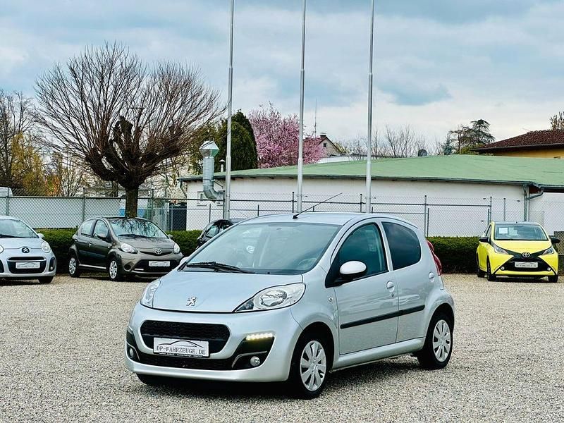 Gebraucht Peugeot 107 Active 68 PS (50 kW) 2012 Silber Kleinwagen