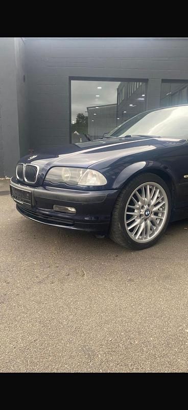 Gebraucht BMW 320 Basis 150 PS (110 kW) 1998 Blau Limousine