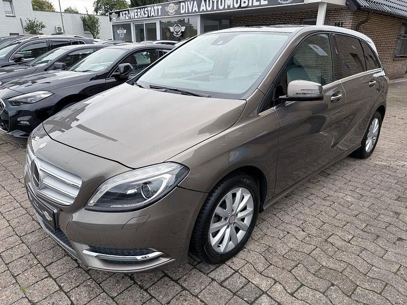 Grau Gebraucht 2012 Mercedes B200 Van / Kleinbus | 14.550 € (Fairer Preis) - Bild 1/4