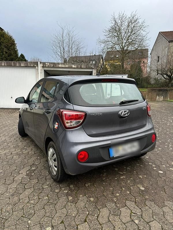 Gebraucht Hyundai i10 Passion 67 PS (49 kW) 2018 Grau Kleinwagen