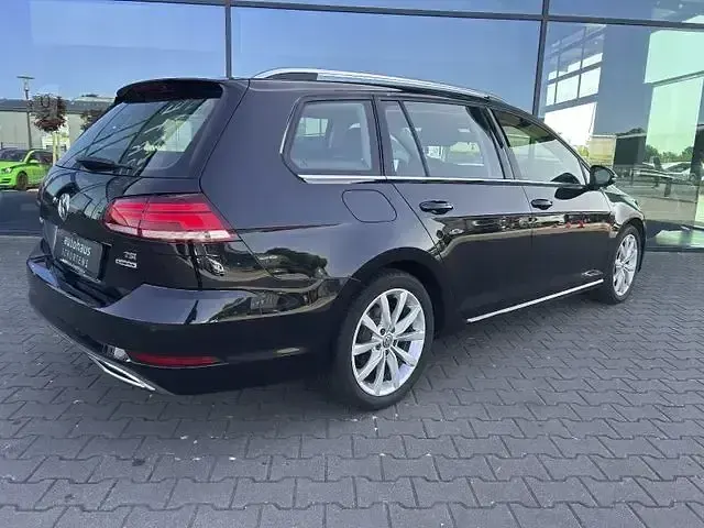 Gebraucht VW Golf VII Highline 131 PS (96 kW) 2017 Schwarz Kombi