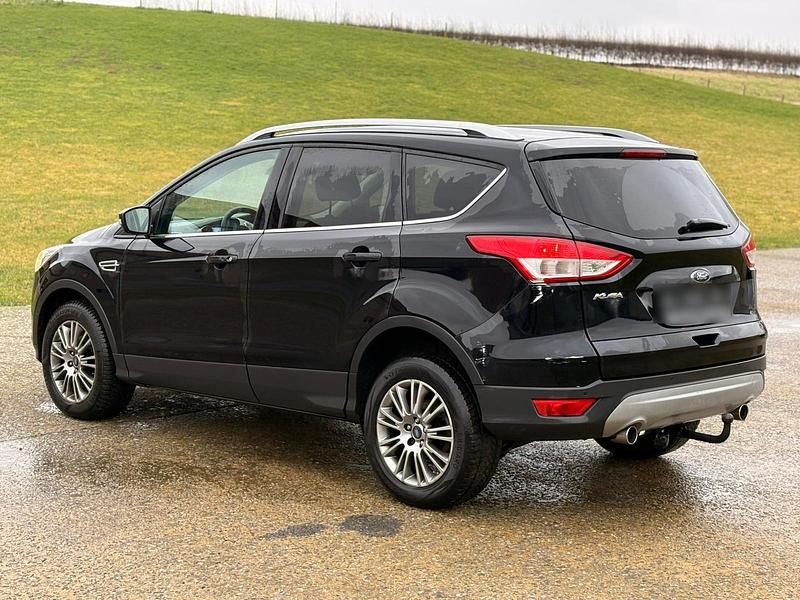 Second-hand Ford Kuga 163 CP (119 kW) 2015 Negru SUV
