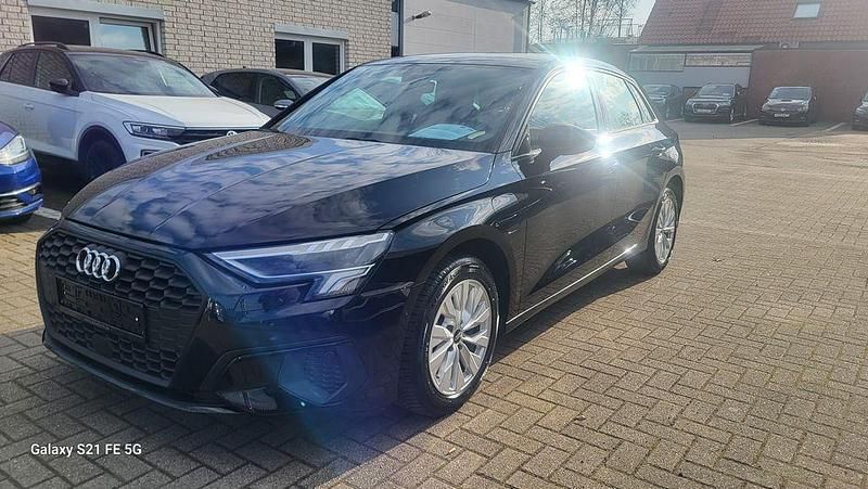 Gebraucht Audi A3 Ambiente 150 PS (110 kW) 2022 Schwarz Limousine