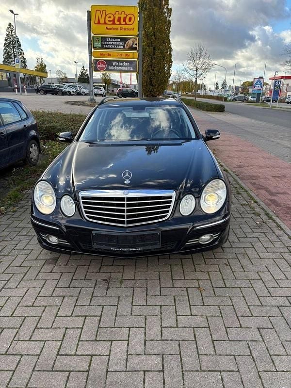 Schwarz Gebraucht 2006 Mercedes E200 Avantgarde Limousine | 5.000 € (Fairer Preis) - Bild 1/4