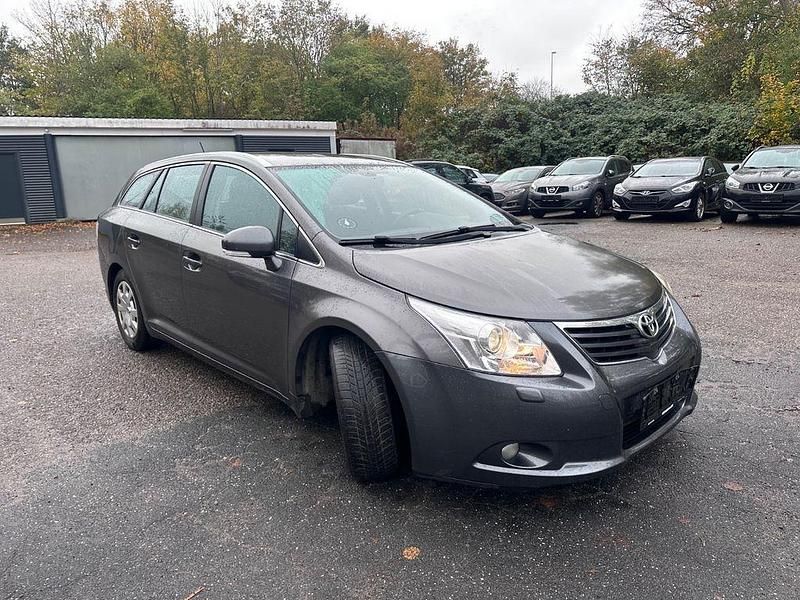 Gebraucht Toyota Avensis Basis 126 PS (92 kW) 2010 Grau Kombi