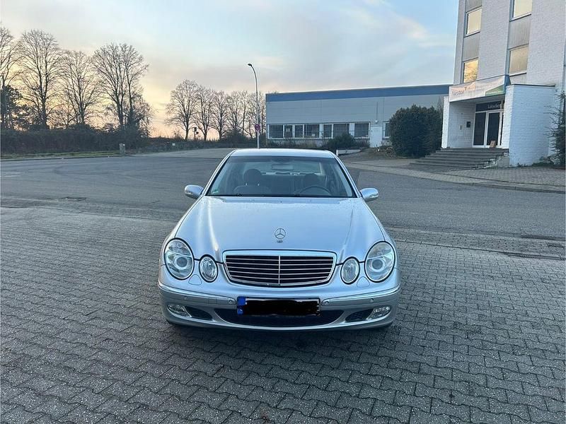 Gebraucht Mercedes E240 Elegance 177 PS (130 kW) 2003 Silber Limousine