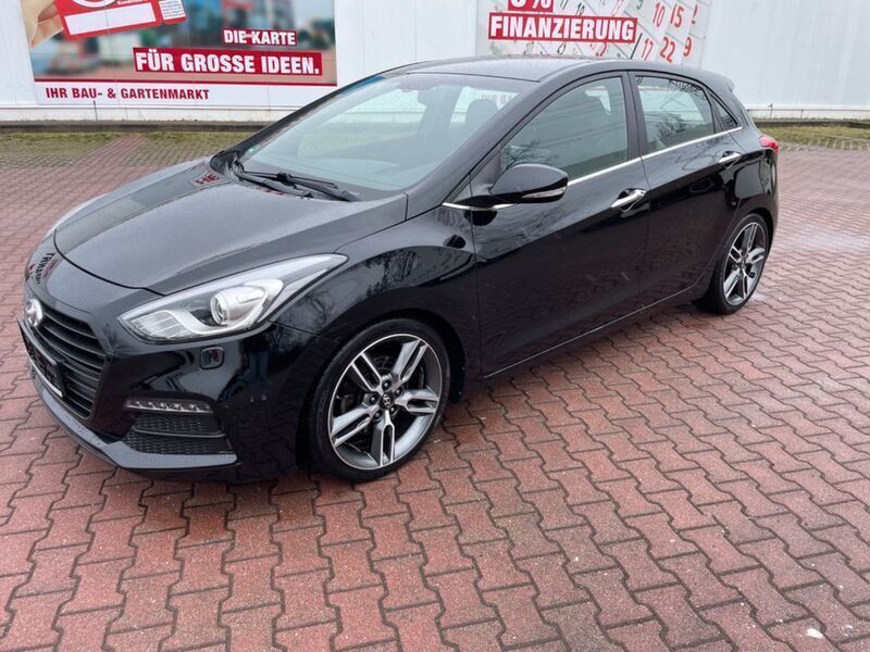 Schwarz Gebraucht 2016 Hyundai i30 Turbo Limousine | 12.000 € (Fairer Preis) - Bild 1/4