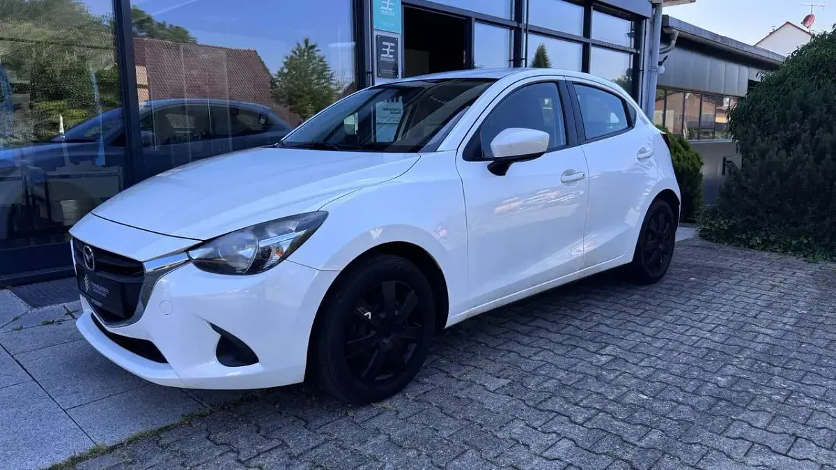 Gebraucht Mazda 2 Center-Line 75 PS (55 kW) 2015 Satinweiss metallic Kleinwagen