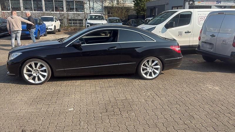 Second-hand Mercedes E250 204 CP (150 kW) 2009 Negru Coupe