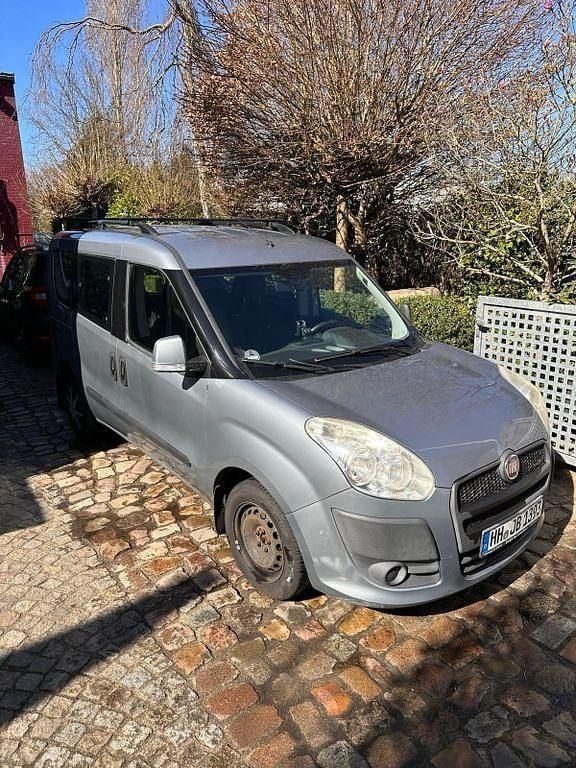 Grau Gebraucht 2011 Fiat Doblò Van / Kleinbus | 4.600 € (Fairer Preis) - Bild 1/4