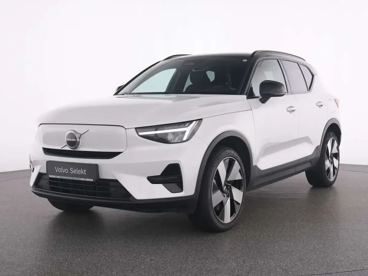Gebraucht Volvo XC40 Core 169 kW (231 PS) 2023 Weiß crystal white / metallic SUV