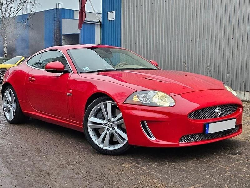 Rot Gebraucht 2011 Jaguar XKR Coupé | 88.000 € - Bild 1/4