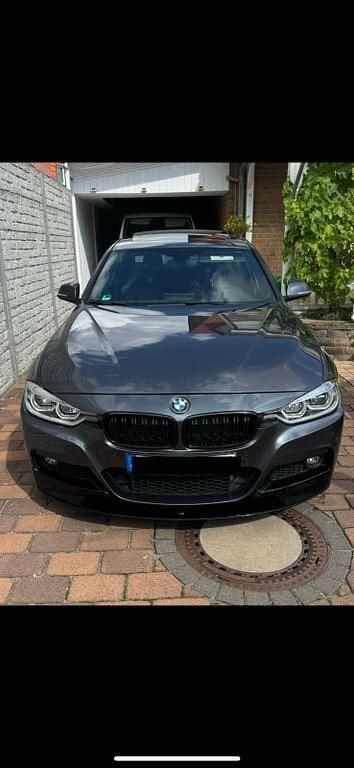 Grau Gebraucht 2018 BMW 330e iPerformance Limousine | 22.300 € (Etwas zu teuer) - Bild 1/4
