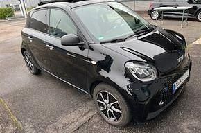 Schwarz Gebraucht 2021 Smart ForFour Electric Drive Passion Kleinwagen | 11.000 € (Fairer Preis) - Bild 1/4