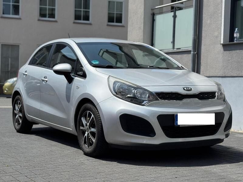 Silber Gebraucht 2014 Kia Rio 2 Limousine | 5.300 € (Fairer Preis) - Bild 1/4