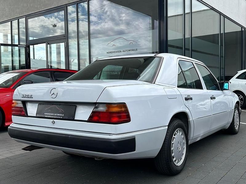 Gebraucht Mercedes E320 220 PS (161 kW) 1992 Weiß Limousine