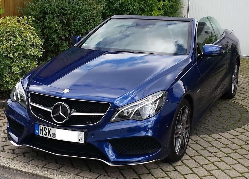 Gebraucht Mercedes E220 AMG 170 PS (125 kW) 2016 Blau Cabrio