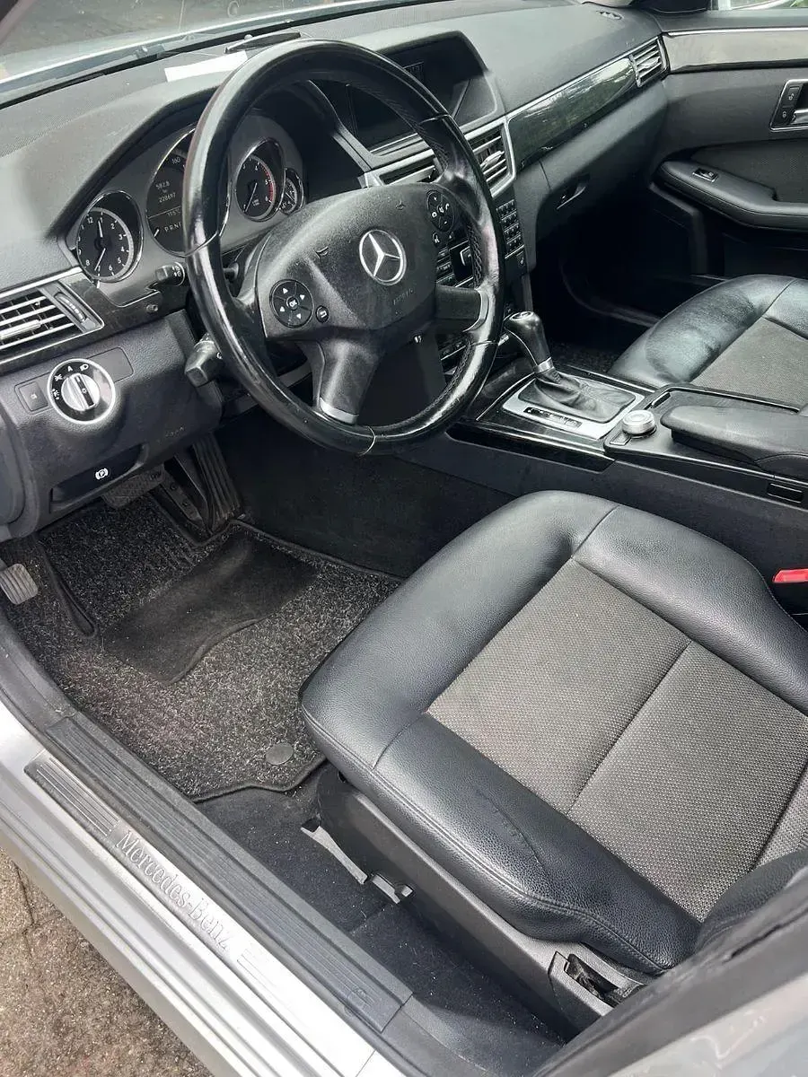 Gebraucht Mercedes E220 Avantgarde 170 PS (125 kW) 2011 Silber Limousine