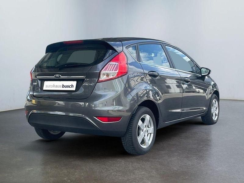Gebraucht Ford Fiesta Titanium 101 PS (74 kW) 2016 Grau Limousine
