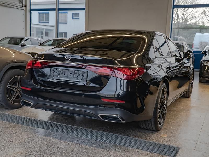 Gebraucht Mercedes E200 AMG 204 PS (150 kW) 2024 Unilack polarweiss Limousine