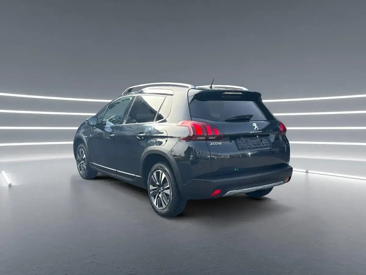 Gebraucht Peugeot 2008 Crossway 110 PS (80 kW) 2018 Grau SUV