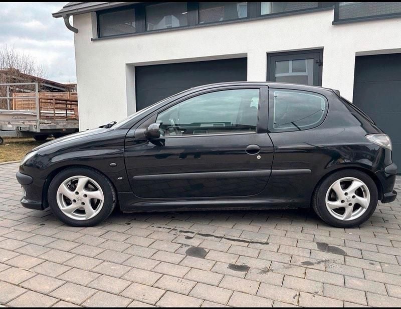 Gebraucht Peugeot 206 109 PS (80 kW) 2001 Schwarz Kleinwagen