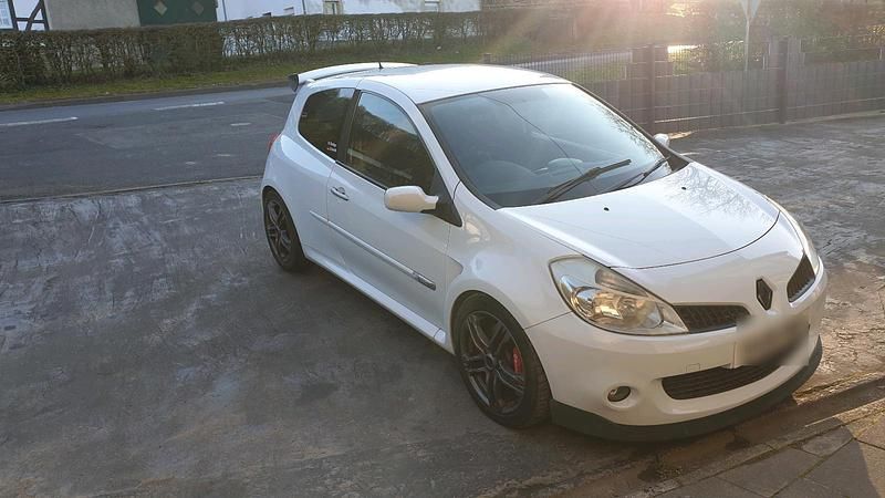 Gebraucht Renault Clio II 197 PS (144 kW) 2009 Weiß Kleinwagen
