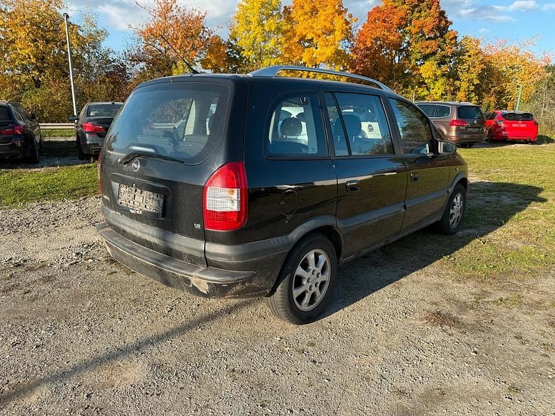Gebraucht Opel Zafira Njoy 125 PS (91 kW) 2004 Saphirschwarz mi2 Van / Kleinbus